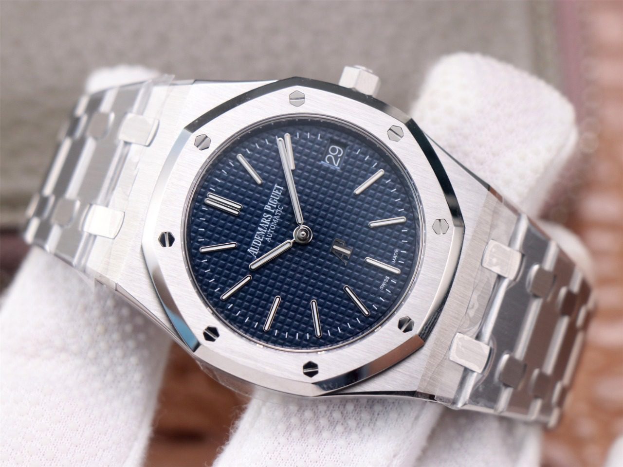 로얄오크 플라잉 스틸 다크블루다이얼 15500 / ZF 15202ST / 39mm / cal.2121 무브먼트로 업그레이드!