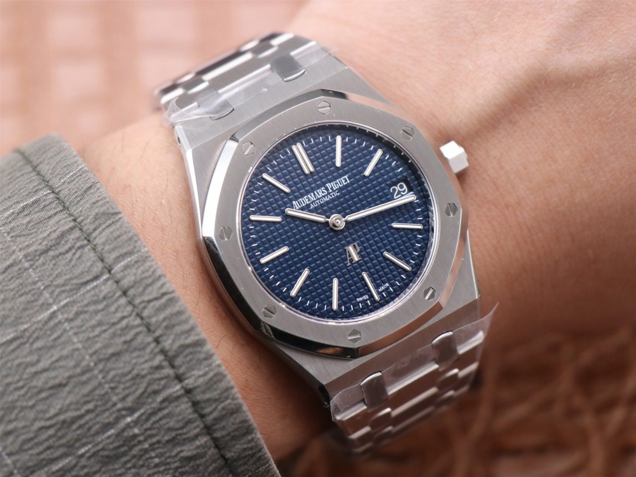 로얄오크 플라잉 스틸 다크블루다이얼 15500 / ZF 15202ST / 39mm / cal.2121 무브먼트로 업그레이드!