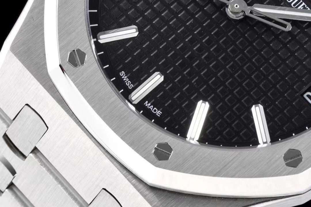 로얄오크 스틸 블랙 다이얼 15500 / ZF 15500ST / 41mm / cal.4302 무브먼트로 업그레이드! 41mm*10.4mm