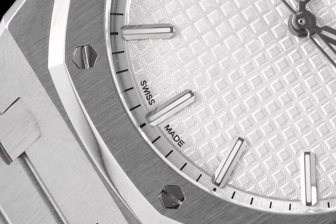 로얄오크 스틸 화이트 다이얼 15500 / ZF 15500ST / 41mm / cal.4302 무브먼트로 업그레이드! 41mm*10.4mm