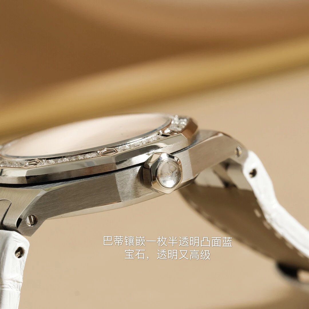 레이디 로얄오크 화이트 텍스처 다이얼 다이아베젤 악어가죽 스트랩 /APF 67601ST / 33mm/스위스 쿼츠 무브먼트,다이아 풀세팅 베젤