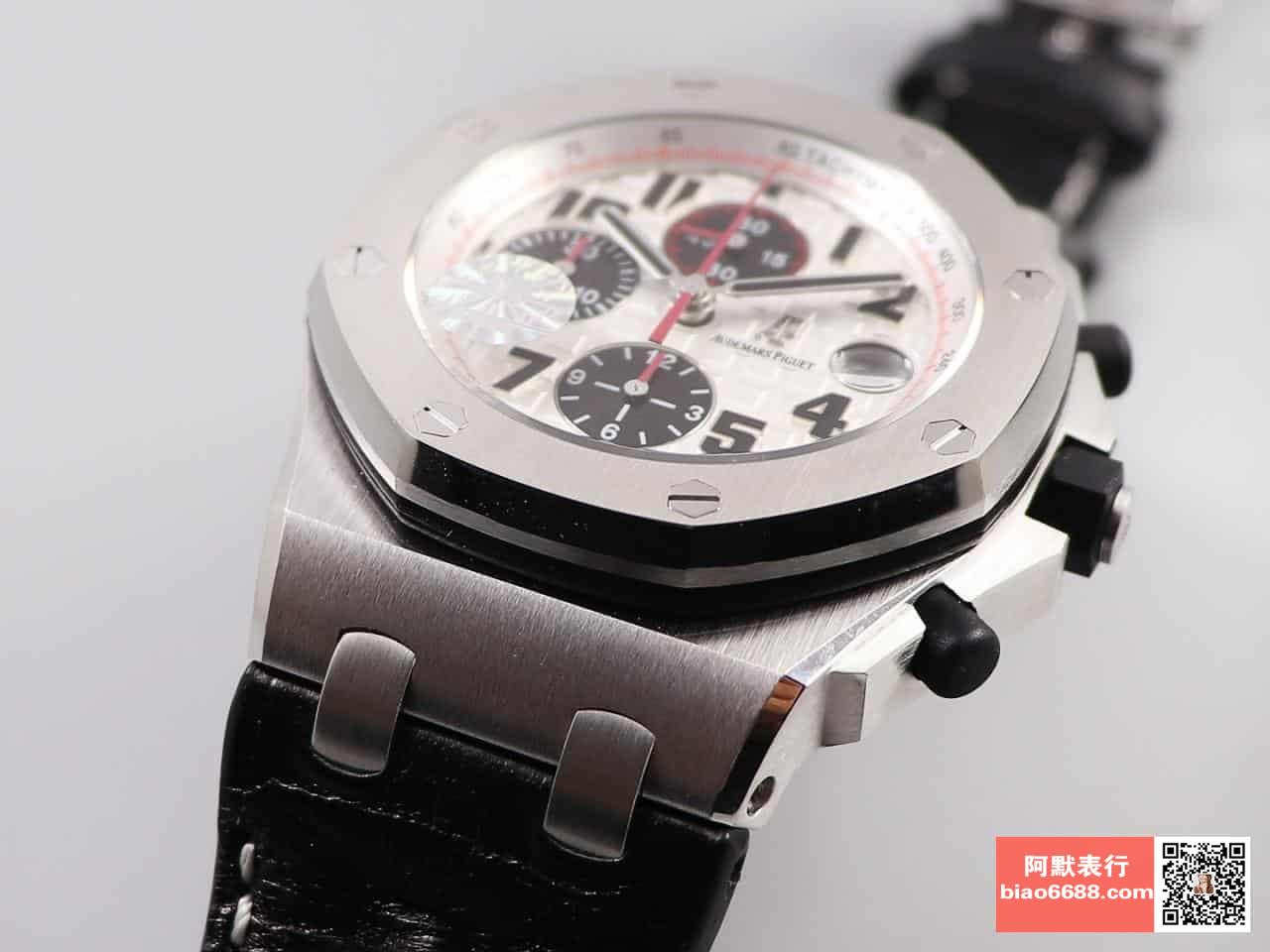 로얄오크 오프쇼어 스틸 화이트/블랙 다이얼 / JF 26170ST / 42mm / cal.3126 무브먼트로 업그레이드! 42mm