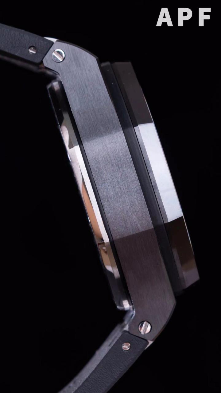 로얄오크 오프쇼어 블랙/실버 다이얼 러버밴드 / APF 26405CE / 44mm / cal.3126 무브먼트로 업그레이드!