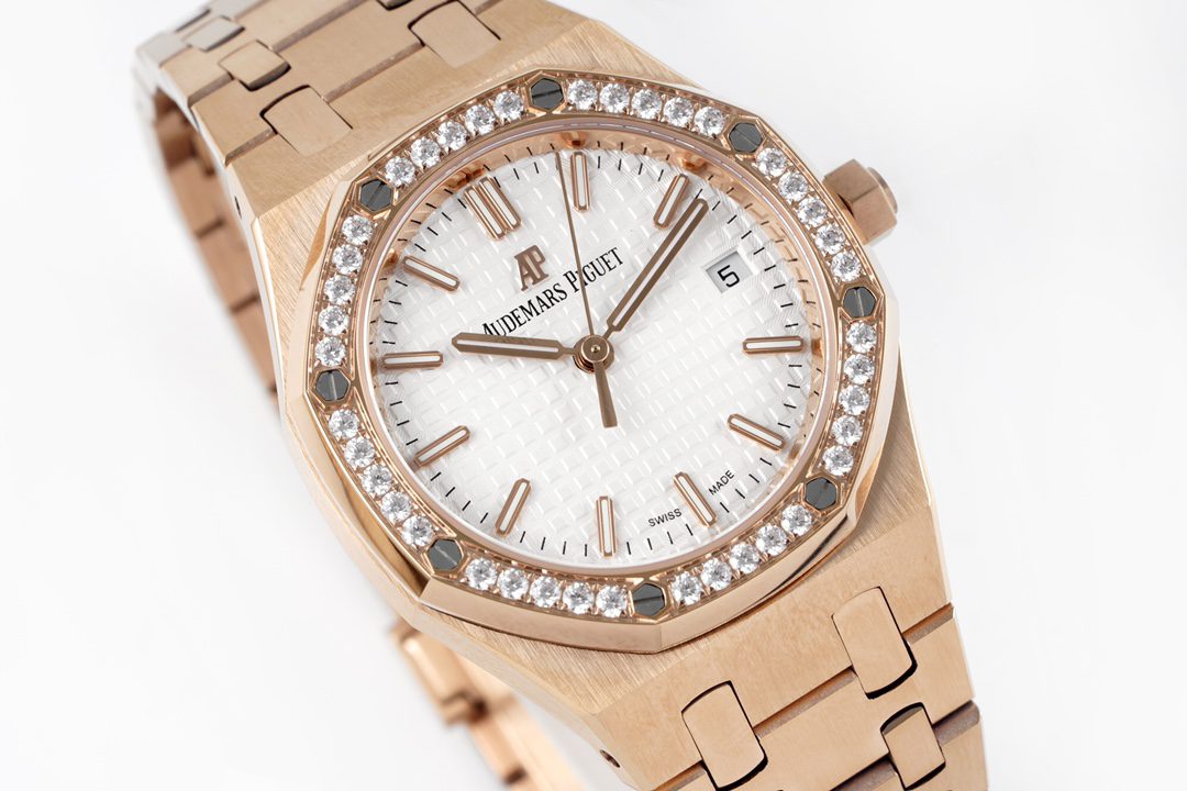 로얄오크 레이디 로즈골드 화이트다이얼 / BF 77351OR / 34mm / cal.5800 무브먼트로 업그레이드!
