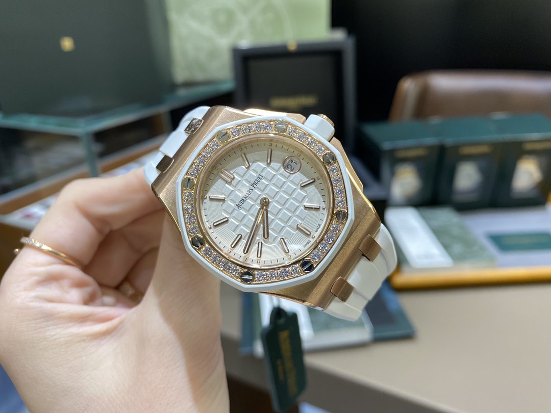 커스텀 로얄오크 옐골 금통 다이아베젤 러버밴드 / 57540 / 37mm / 스위스 커츠, 32개 지르콘 세팅(1.02캐럿)