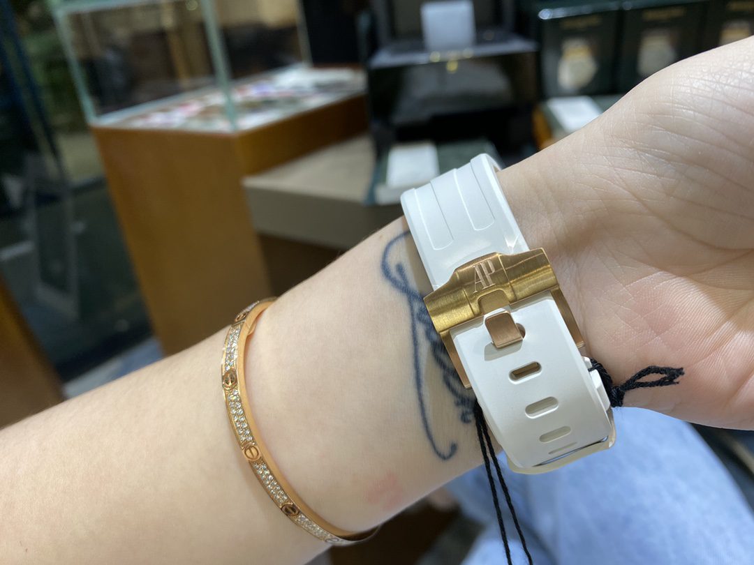레이디 로얄오크 오프쇼어 로즈골드 화이트 / 67540OK / 37mm