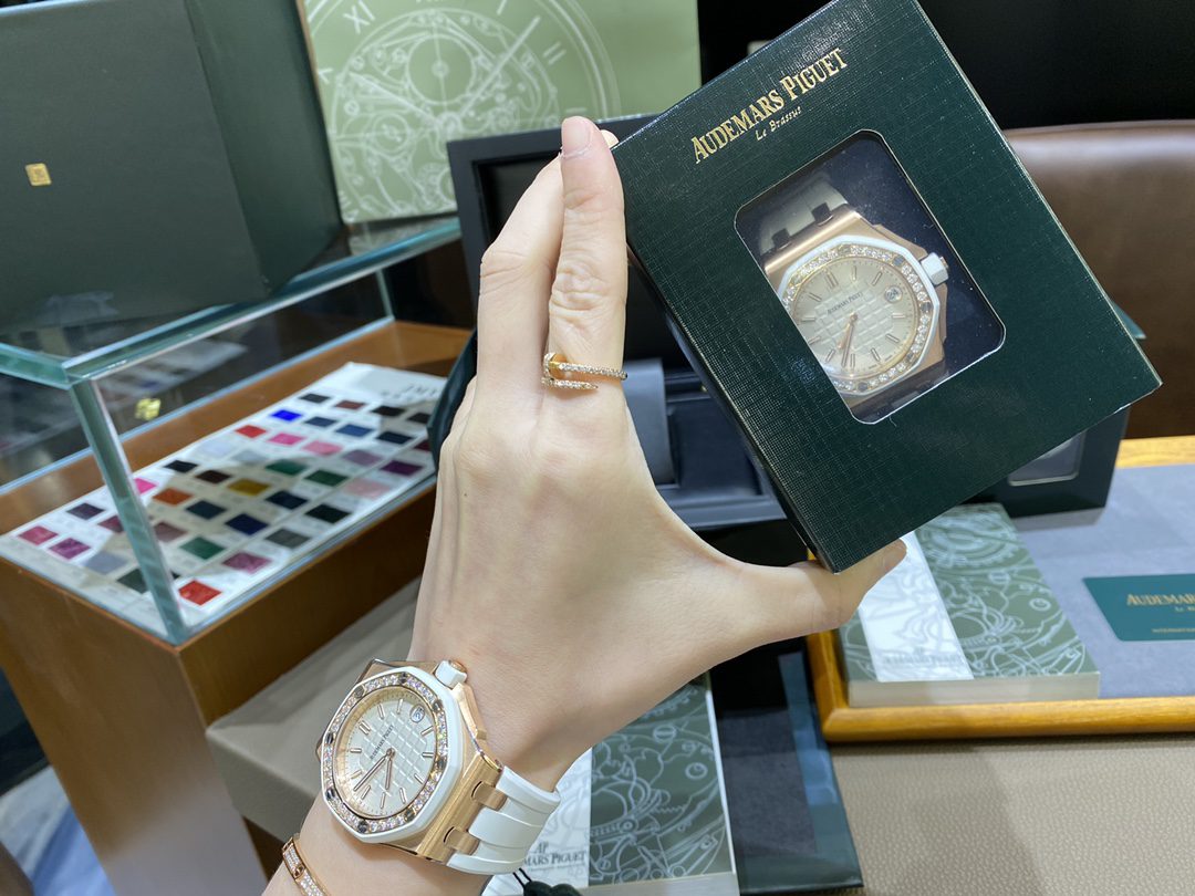 레이디 로얄오크 오프쇼어 로즈골드 화이트 / 67540OK / 37mm