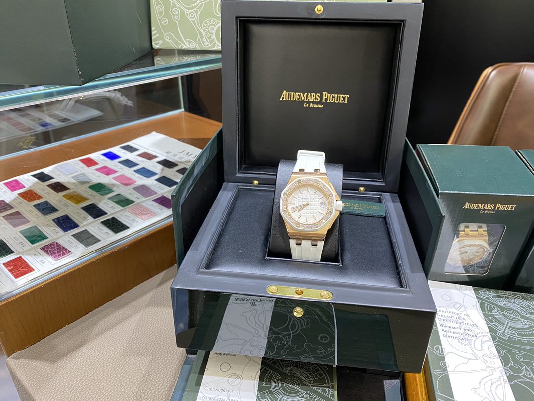 레이디 로얄오크 오프쇼어 로즈골드 화이트 / 67540OK / 37mm