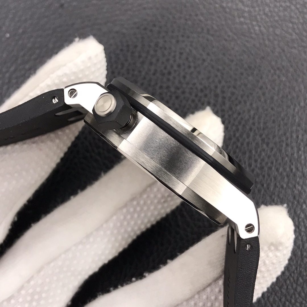 로얄오크 오프쇼어 블랙다이얼 다이버 러버밴드 / JF 15703ST / 42mm / cal.2824 무브먼트로 업그레이드!