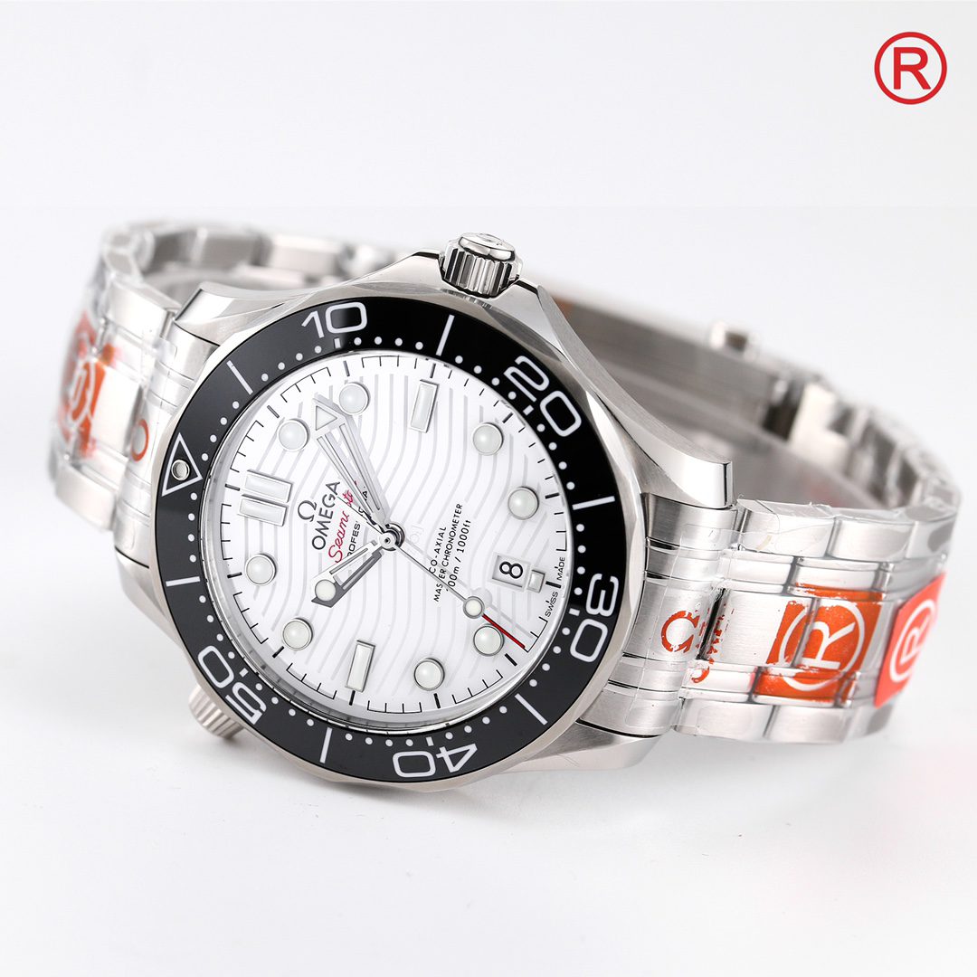 씨마스터 시리즈 흰판 스틸 / OR 210.30.42.20.04.001 / 42mm / 8800 무브, 사이즈 42mm