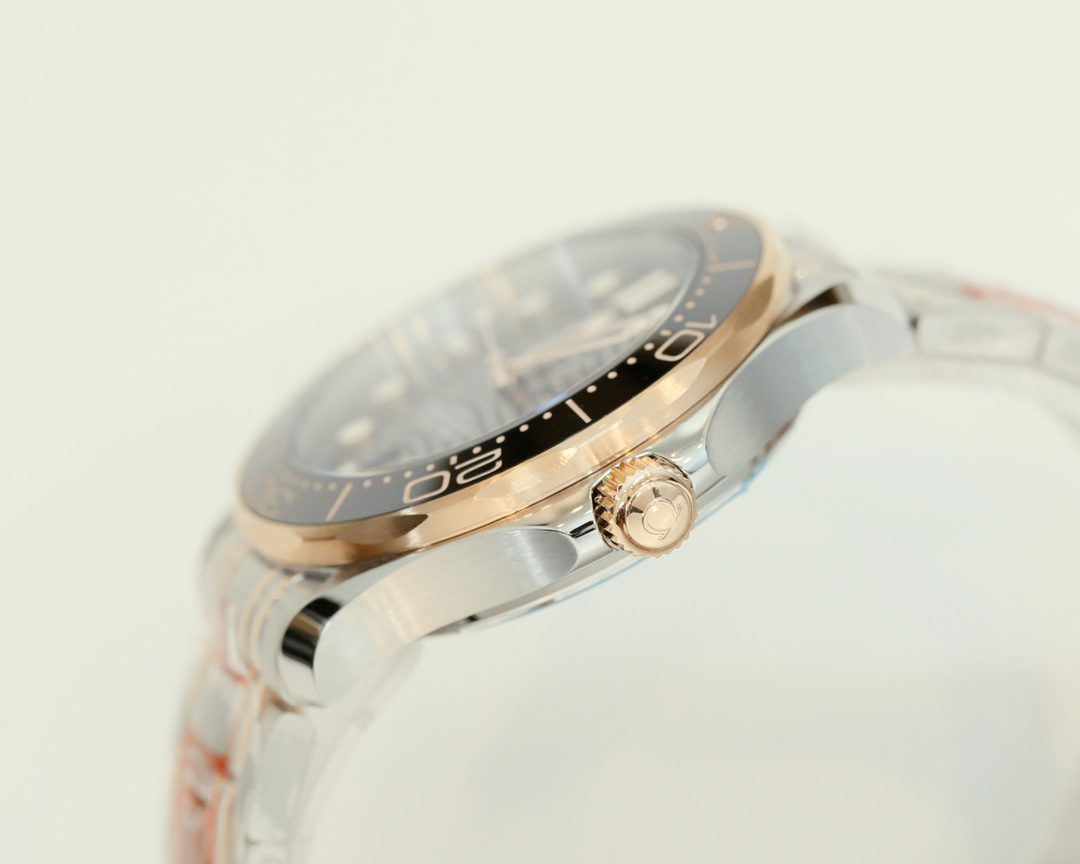 씨마스터 시리즈 검판 로골 콤비 / OR 210.20.42.20.03.002 / 42mm / 8800 무브, 사이즈 42mm