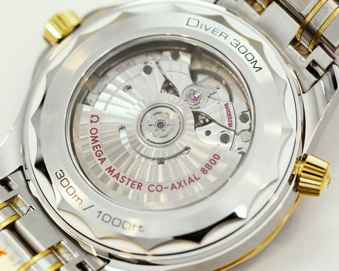 씨마스터 시리즈 검판 옐골 콤비 / OR 210.20.42.20.03.002 / 42mm / 8800 무브, 사이즈 42mm