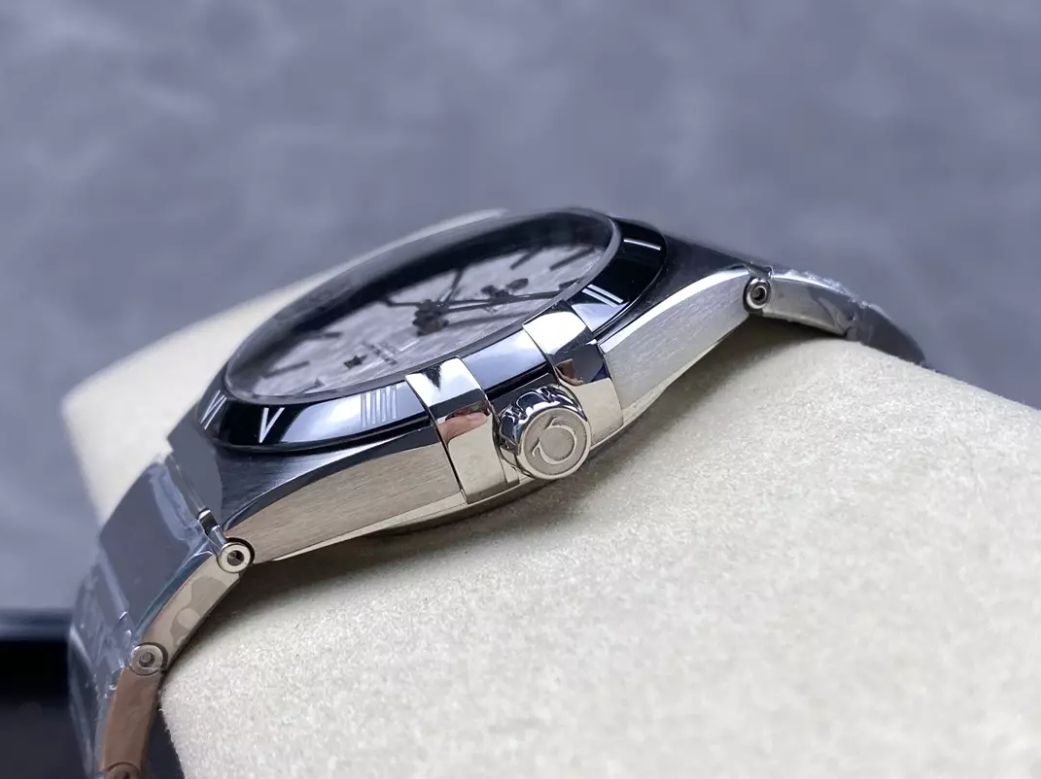 컨스텔레이션 41mm 그레이 다이얼, SS 브레이슬릿 / V+ / 41mm / 독점적인 True 8900/8901 무브먼트