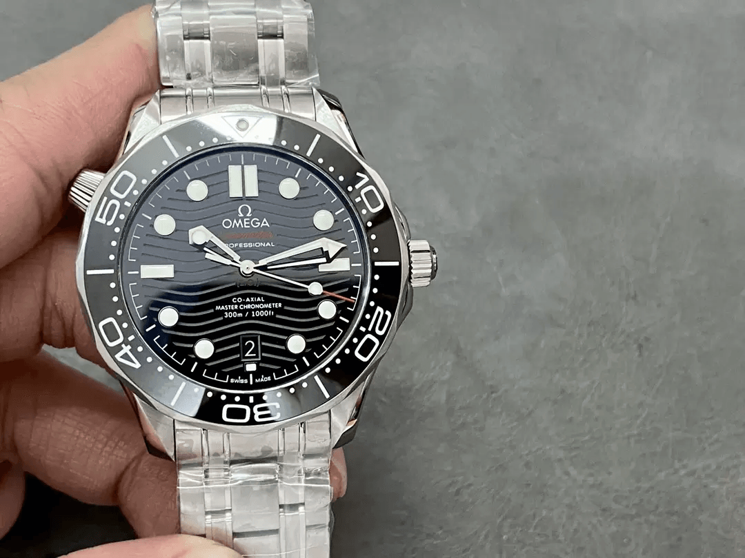 씨마스터 300 블랙 /VS 210.30.42.20.01.001/42mm /VS 자체 제작 8800 올인원 무브먼트
