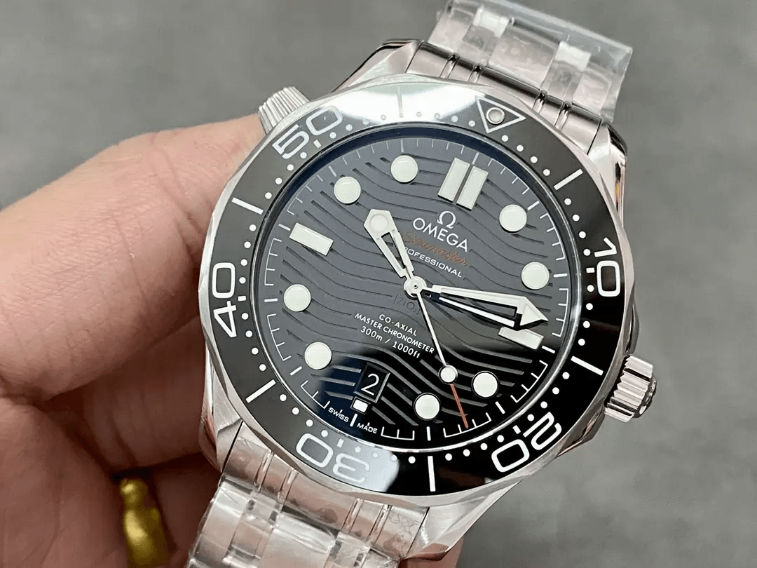 씨마스터 300 블랙 /VS 210.30.42.20.01.001/42mm /VS 자체 제작 8800 올인원 무브먼트