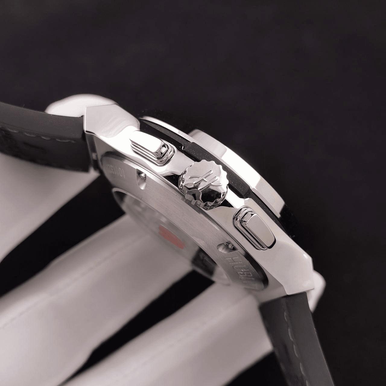클래식 퓨전 크로노그래프 티타늄 그린 선레이 다이얼 가죽 스트랩 / HB 521.NX.8970.LR / 45mm / Hub 7750 다기능 크로노그래프 무브먼트