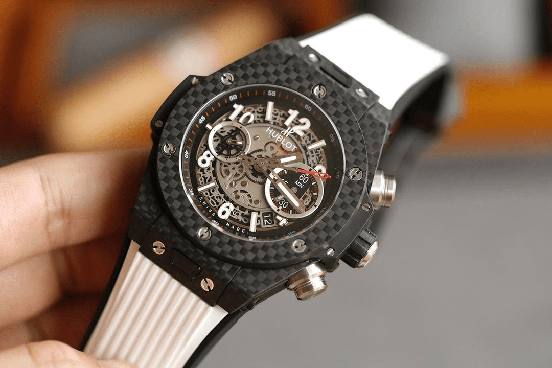 빅뱅 유니코 블랙 카본 스켈레톤 다이얼 화이트 러버 스트랩 / HB 411.HX.1170.RX / 45.5mm / 수정된 HUB 1241 Unico 무브먼트