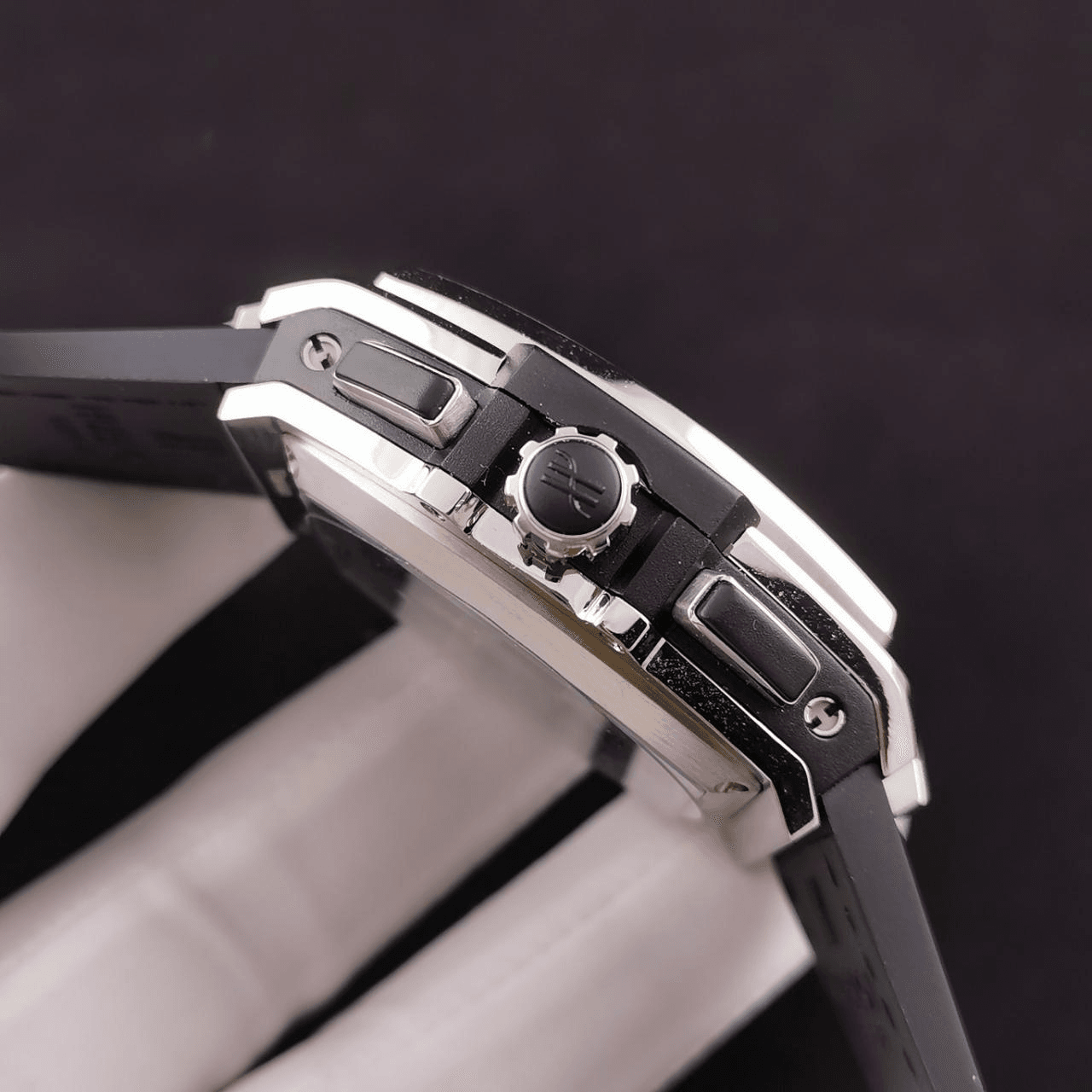 스피릿 오브 빅뱅 크로노그래프 티타늄 다이아 베젤 가죽 스트랩 / NH 601.NX.0173.LR.1104 / 42mm / 맞춤형 HUB4700 자동 무브먼트