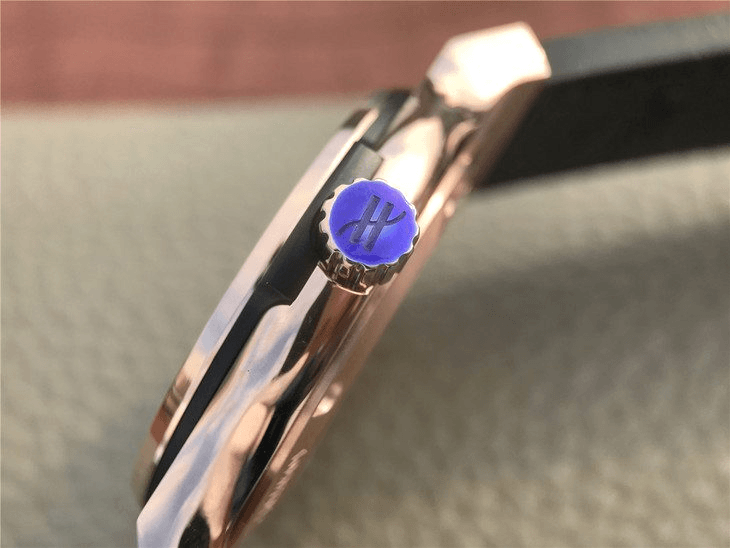 클래식 퓨전 킹 골드 화이트 다이얼 러버 스트랩 / JJ 542.OX.2611.LR / 42mm / 맞춤형 HUB 11 자동 기계식 무브먼트