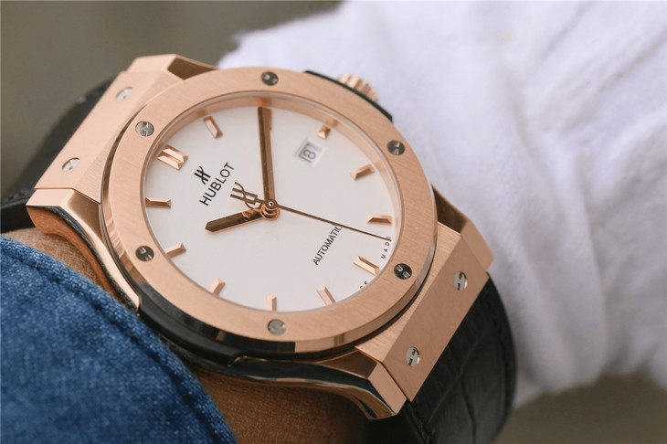 클래식 퓨전 킹 골드 화이트 다이얼 러버 스트랩 / JJ 542.OX.2611.LR / 42mm / 맞춤형 HUB 11 자동 기계식 무브먼트