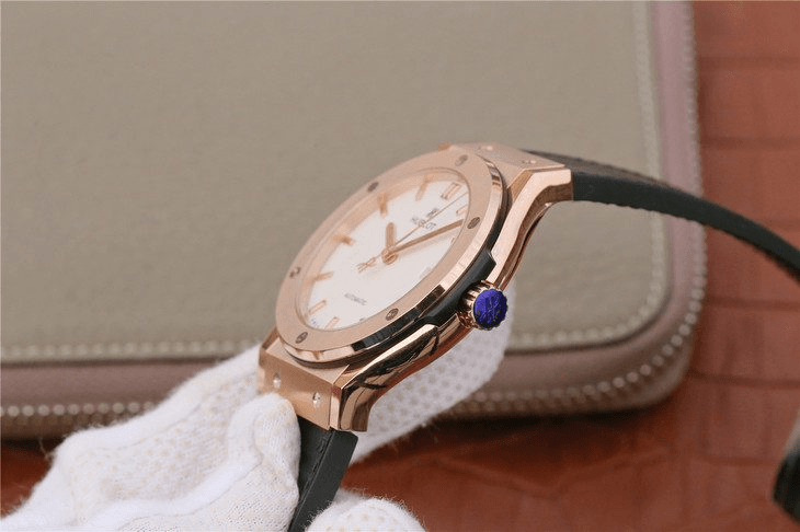 클래식 퓨전 킹 골드 화이트 다이얼 러버 스트랩 / JJ 542.OX.2611.LR / 42mm / 맞춤형 HUB 11 자동 기계식 무브먼트