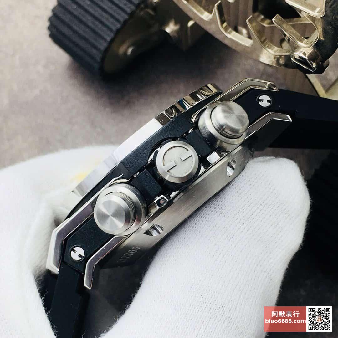 빅뱅 유니코 티타늄 블랙 풀다이아 / GB 441.OX.1180.RX.1704 / 45mm / HUB 1242 유니코 크로노그래프 무브먼트