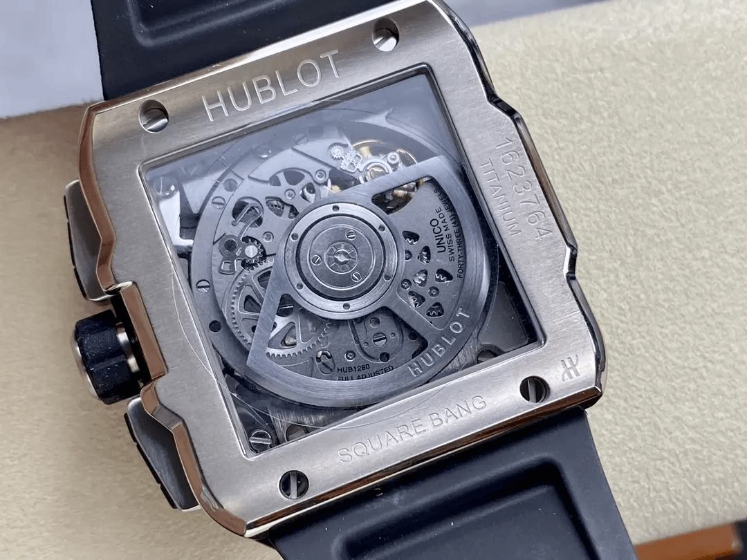 스퀘어뱅 유니코 티타늄 블랙 베젤 / BBF 821.NM.0170.RX / 42mm / HUB1280 무브, 최고등급 티타늄