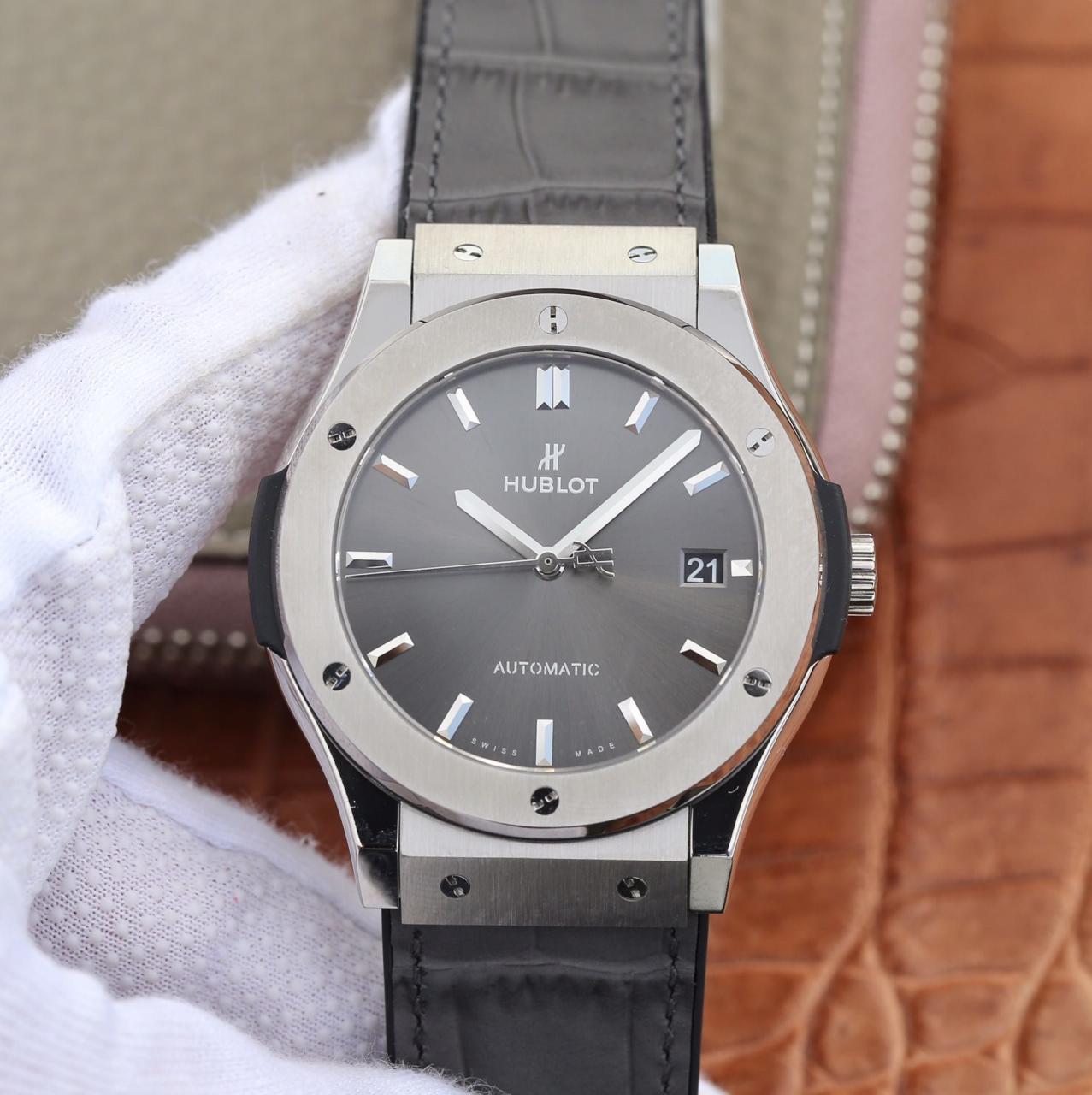 클래식퓨전 티타늄 그레이 / WWF 511.NX.7071.LR / Hub 11 무브먼트