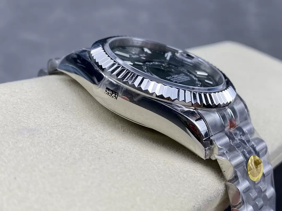 스카이드웰러 그레이 다이얼 SS 쥬빌레 브레이슬릿 / TW 336934 / 42mm / 9001무브, 두께 14.3mm