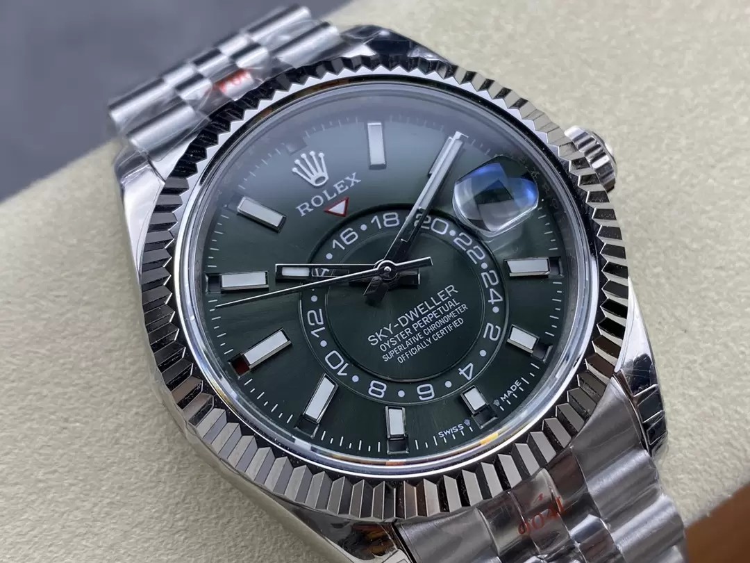 스카이드웰러 그레이 다이얼 SS 쥬빌레 브레이슬릿 / TW 336934 / 42mm / 9001무브, 두께 14.3mm