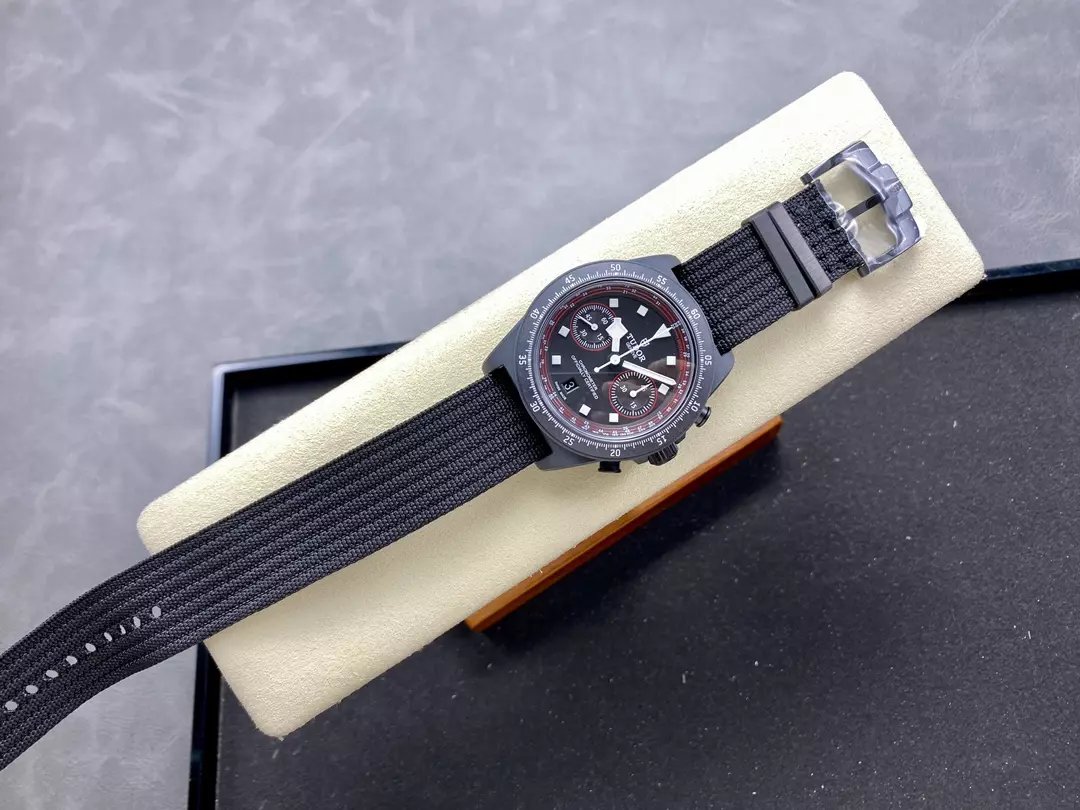 펠라고스 알링기 레드 불 에디션 / M+ 25807KN-0001 / 43mm / cal.7750 무브먼트