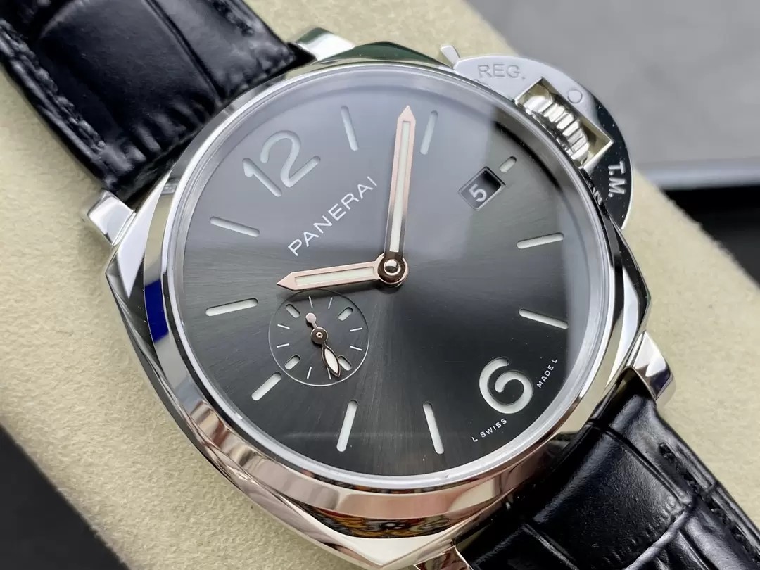 루미노르 블랙 다이얼 / VS PAM01250 / 42mm / Svenpei 독점 무브먼트 P900