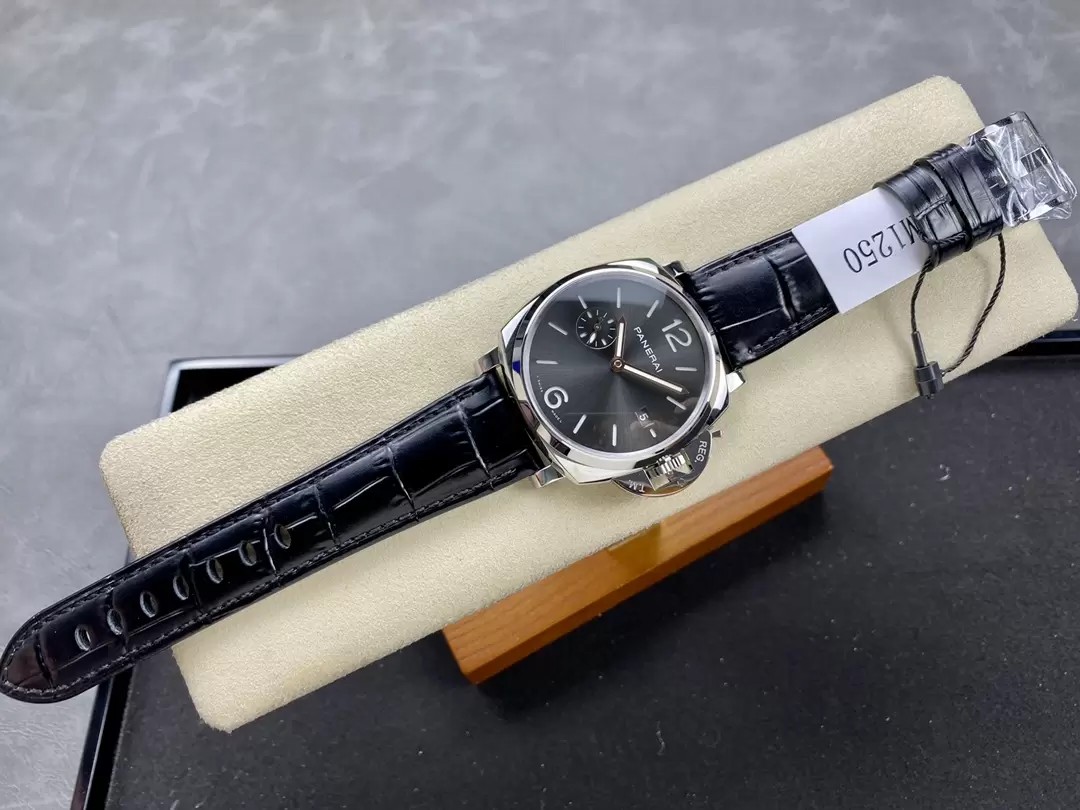 루미노르 블랙 다이얼 / VS PAM01250 / 42mm / Svenpei 독점 무브먼트 P900
