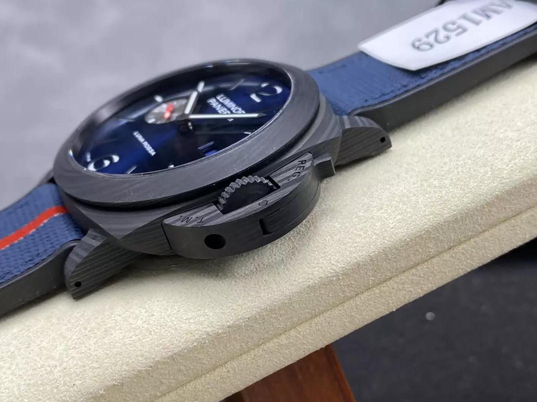 마리나 루나로사 블루 다이얼 카본 케이스 / VS PAM01529 / 42mm / P9010 무브먼트