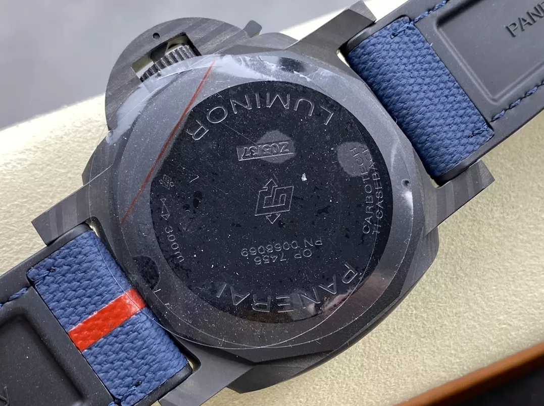 마리나 루나로사 블루 다이얼 카본 케이스 / VS PAM01529 / 42mm / P9010 무브먼트