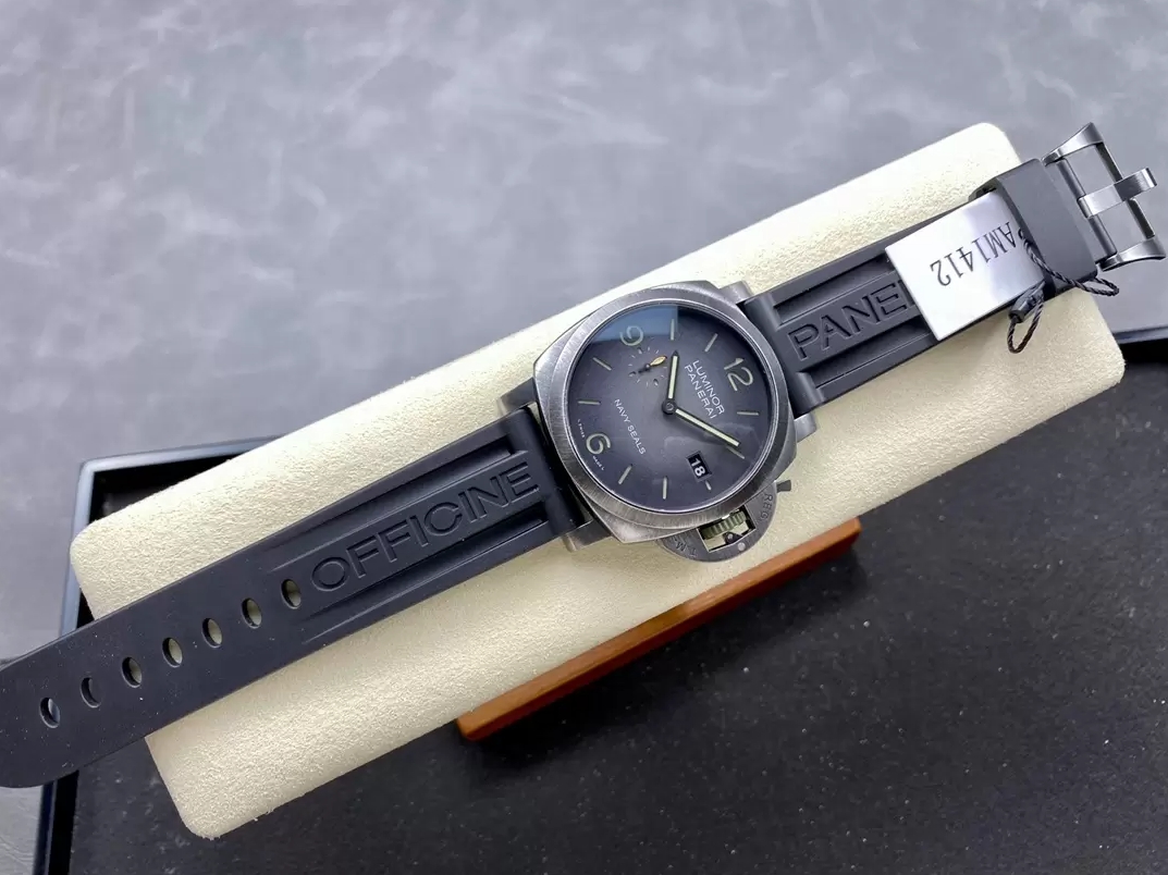루미노르 네이비 씰 리미티드 에디션 / VS PAM01412 / 42mm / P.9010 자동 기계식 무브먼트