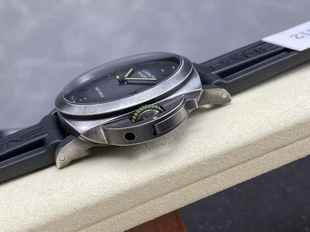루미노르 네이비 씰 리미티드 에디션 / VS PAM01412 / 42mm / P.9010 자동 기계식 무브먼트