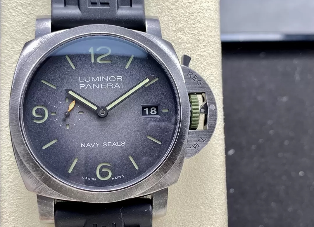 루미노르 네이비 씰 리미티드 에디션 / VS PAM01412 / 42mm / P.9010 자동 기계식 무브먼트