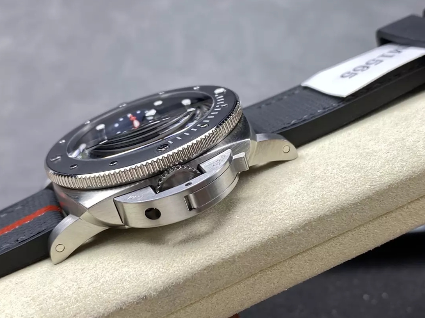 섭머저블 루나로사 블루 다이얼 / VS PAM1565 / 42mm / P900 무브먼트