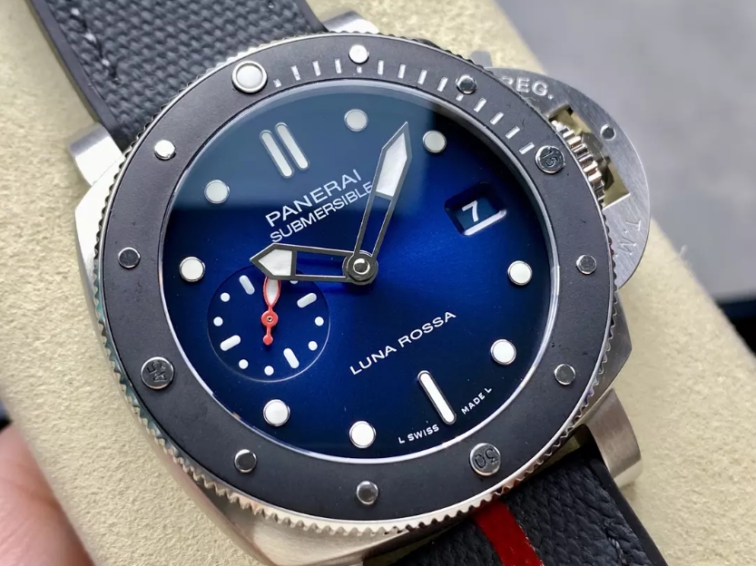 섭머저블 루나로사 블루 다이얼 / VS PAM1565 / 42mm / P900 무브먼트