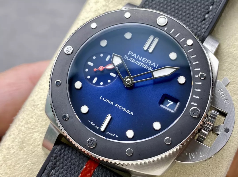 섭머저블 루나로사 블루 다이얼 / VS PAM1565 / 42mm / P900 무브먼트