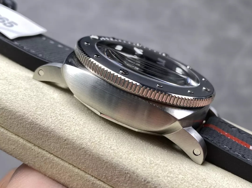 섭머저블 루나로사 블루 다이얼 / VS PAM1565 / 42mm / P900 무브먼트