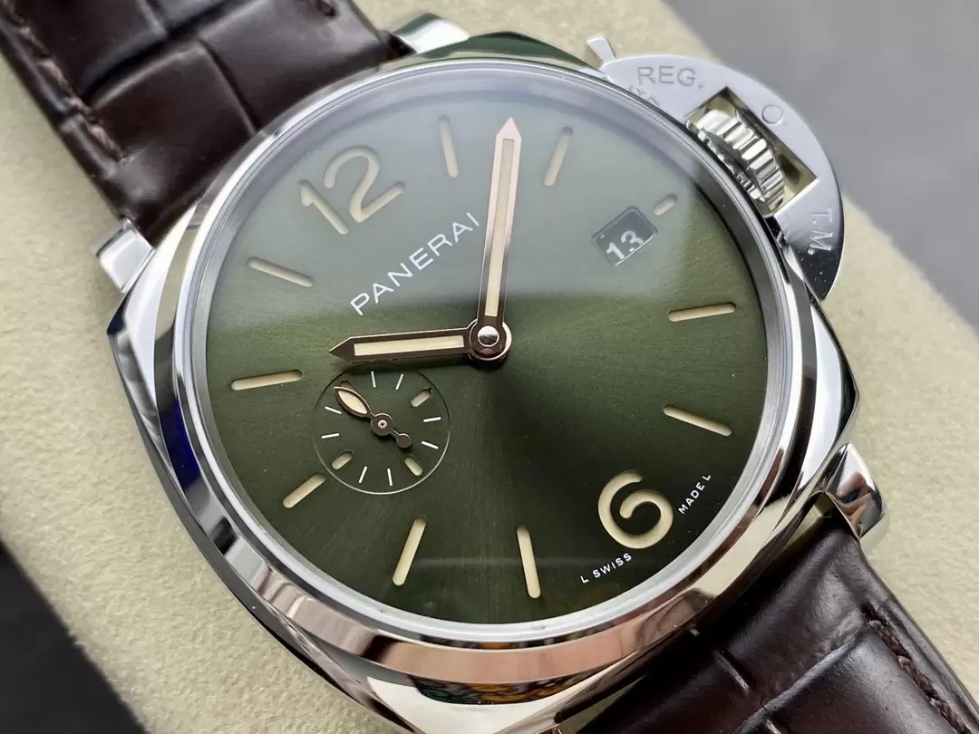 루미노르 듀 그린 다이얼 / VS PAM01329 / 42mm / P.9000 자동 기계식 무브먼트