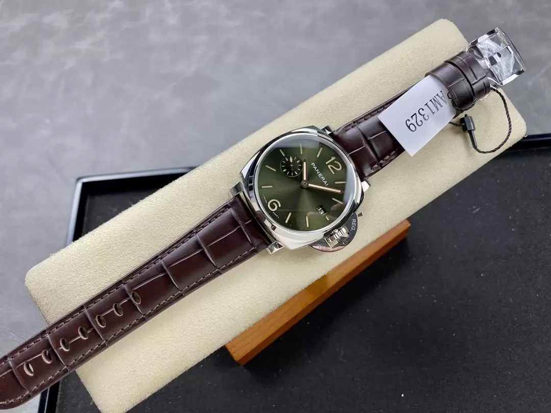 루미노르 듀 그린 다이얼 / VS PAM01329 / 42mm / P.9000 자동 기계식 무브먼트