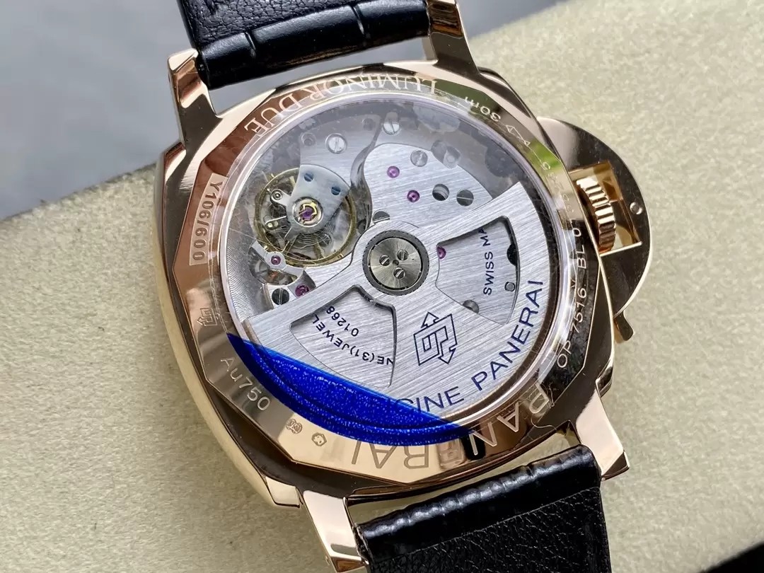 루미노르 듀 화이트 다이얼 로즈골트 / VS PAM01336 / 42mm / 독점 스벤페이 무브먼트 P9000