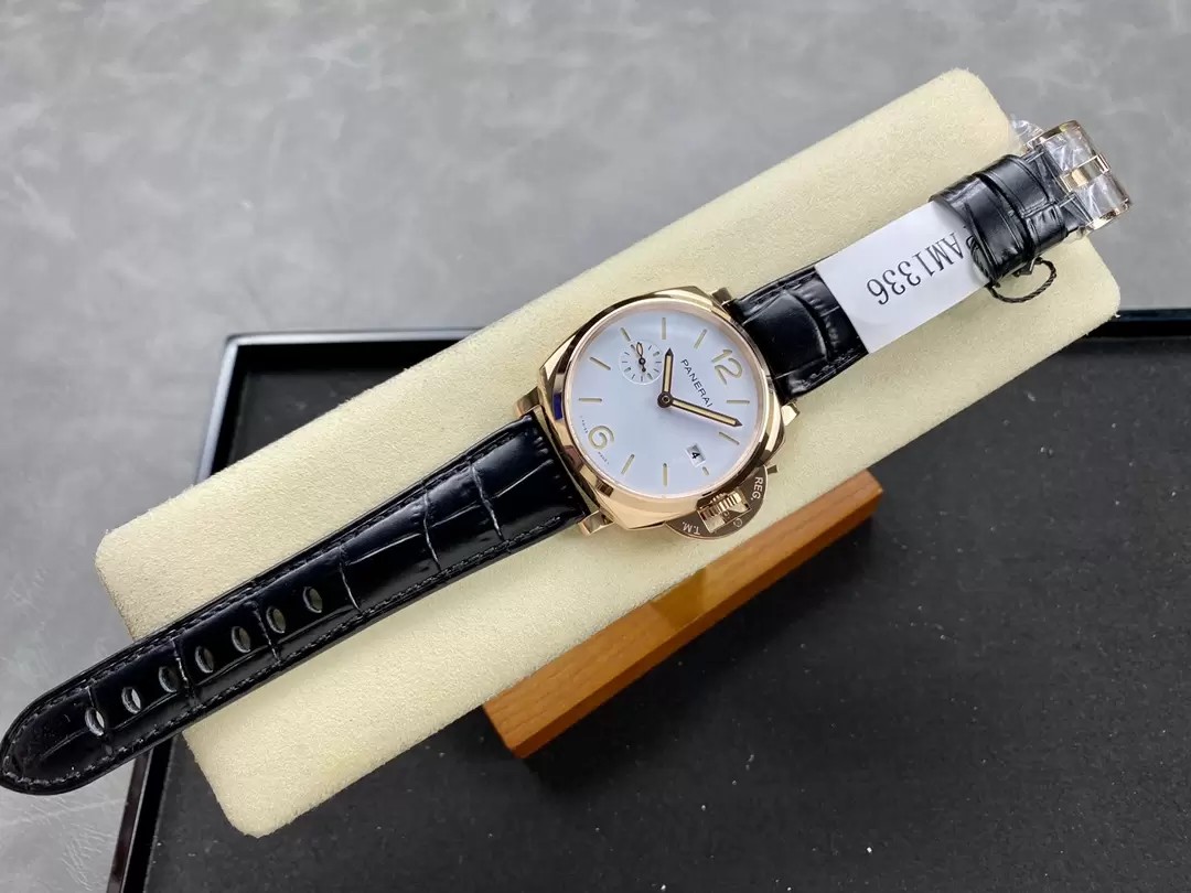 루미노르 듀 화이트 다이얼 로즈골트 / VS PAM01336 / 42mm / 독점 스벤페이 무브먼트 P9000