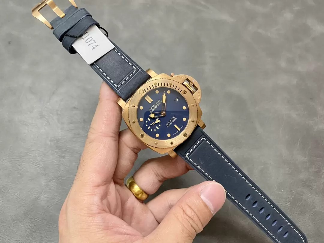 섭머저블 브론즈 블루 다이얼 / VS PAM01074 / 42mm / P.900 자동 기계식 무브먼트, 42mmx14.3mm
