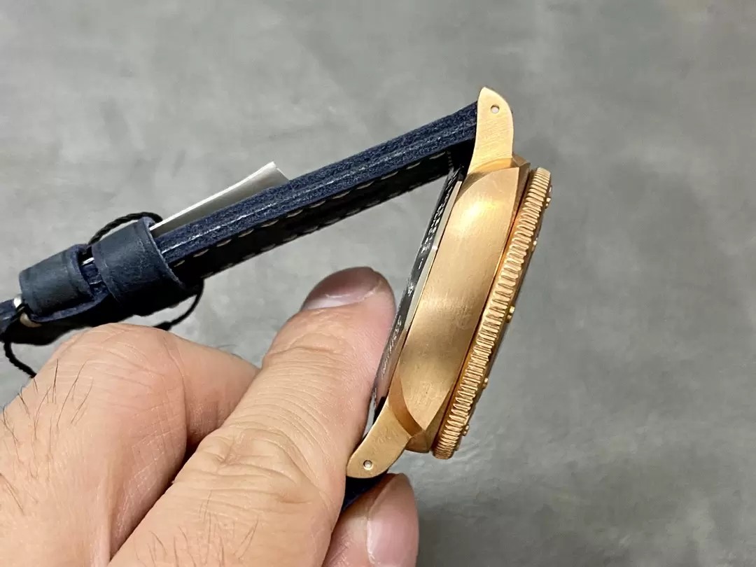 섭머저블 브론즈 블루 다이얼 / VS PAM01074 / 42mm / P.900 자동 기계식 무브먼트, 42mmx14.3mm