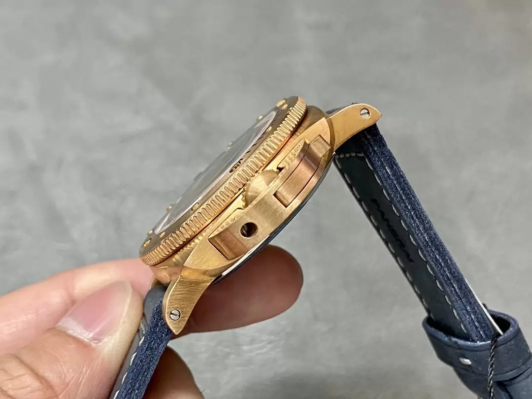 섭머저블 브론즈 블루 다이얼 / VS PAM01074 / 42mm / P.900 자동 기계식 무브먼트, 42mmx14.3mm