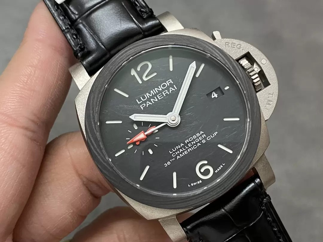 루미너스 GMT 블랙 다이얼 / VS PAM01096 / 42mm / P.9010 자동 기계식 무브먼트, 42mmx14.3mm